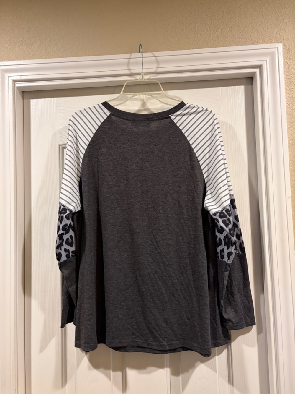 Bloomchic Raglan Tee with Striped and Leopard Sleeve Accents NWT size 12 - Picture 5 of 5
